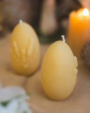 Load image into Gallery viewer, The Ramblin' Bee - Lavender Egg Shaped Beeswax Candle
