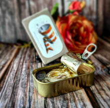 Load image into Gallery viewer, José Gourmet - Jose Gourmet Codfish in Olive Oil and Garlic, 120g
