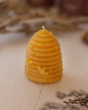 Load image into Gallery viewer, The Ramblin&#39; Bee - Bee Skep Candle
