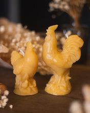 Load image into Gallery viewer, The Ramblin&#39; Bee - Rooster Beeswax Candle
