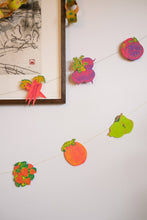 Load image into Gallery viewer, East End Press - VEGETABLE SEWN GARLAND
