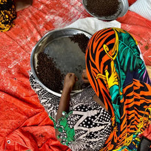 Load image into Gallery viewer, Burlap &amp; Barrel - Curry - Single Origin Spice Blend

