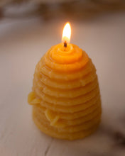 Load image into Gallery viewer, The Ramblin&#39; Bee - Bee Skep Candle
