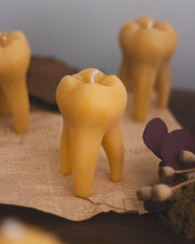 Load image into Gallery viewer, The Ramblin&#39; Bee - The Tooth Beeswax Candle
