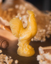 Load image into Gallery viewer, The Ramblin&#39; Bee - Rooster Beeswax Candle
